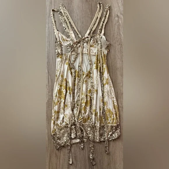 Sequins Banded Mini Dress - Picture 3 of 5